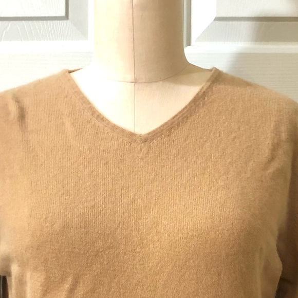 Urban Works Cashmere V Neck Sweater Tan Color Size Medium - Picture 2 of 6